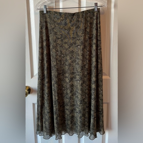 Social Collison Floral & Skeleton AOP Mesh Midi skirt - Green 💀💚 - Picture 4 of 13